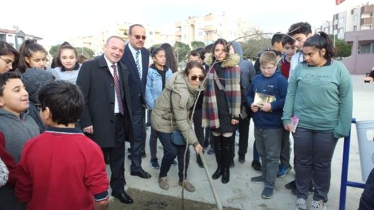 Öğrenciler Önce Kitap Okudu, Ardından Fidan Dikti
