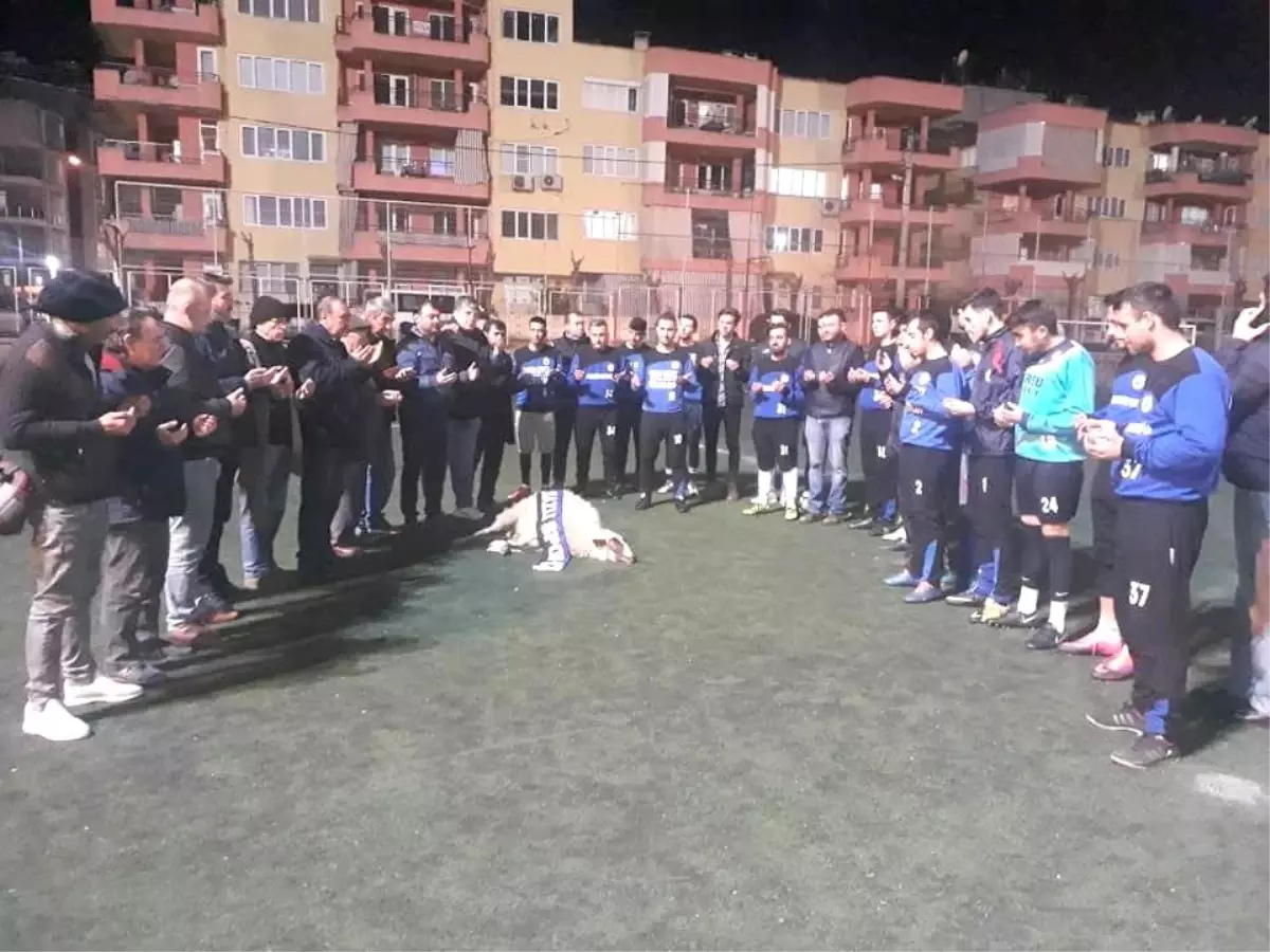 Razlıspor, Kurban Keserek Dua Etti