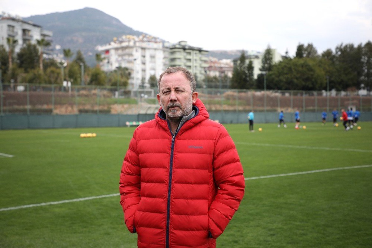 Sergen Yalçın: "Akhisarspor Maçına İyi Konsantre Olmaya Çalışacağız"