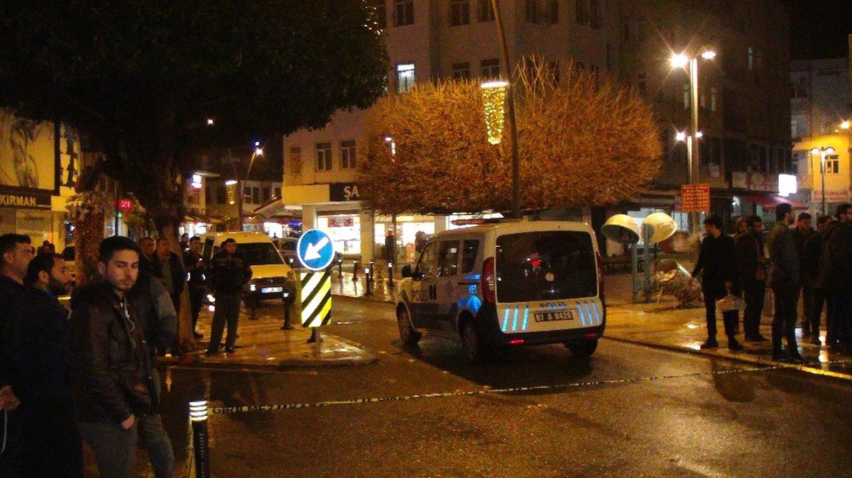 Silah Tutukluk Yapınca Vurulmaktan Kurtuldular