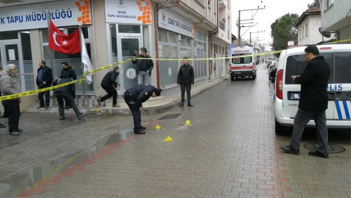 Tapu Müdürlüğü Önünde Dehşet Anları Kamerada...