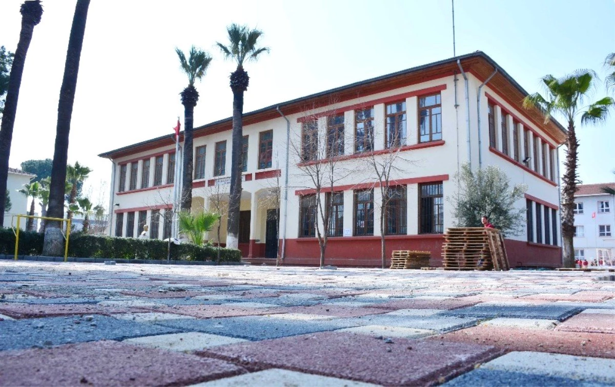 Torbalı Belediyesi\'nden Tarihi Okula Özel Dokunuş