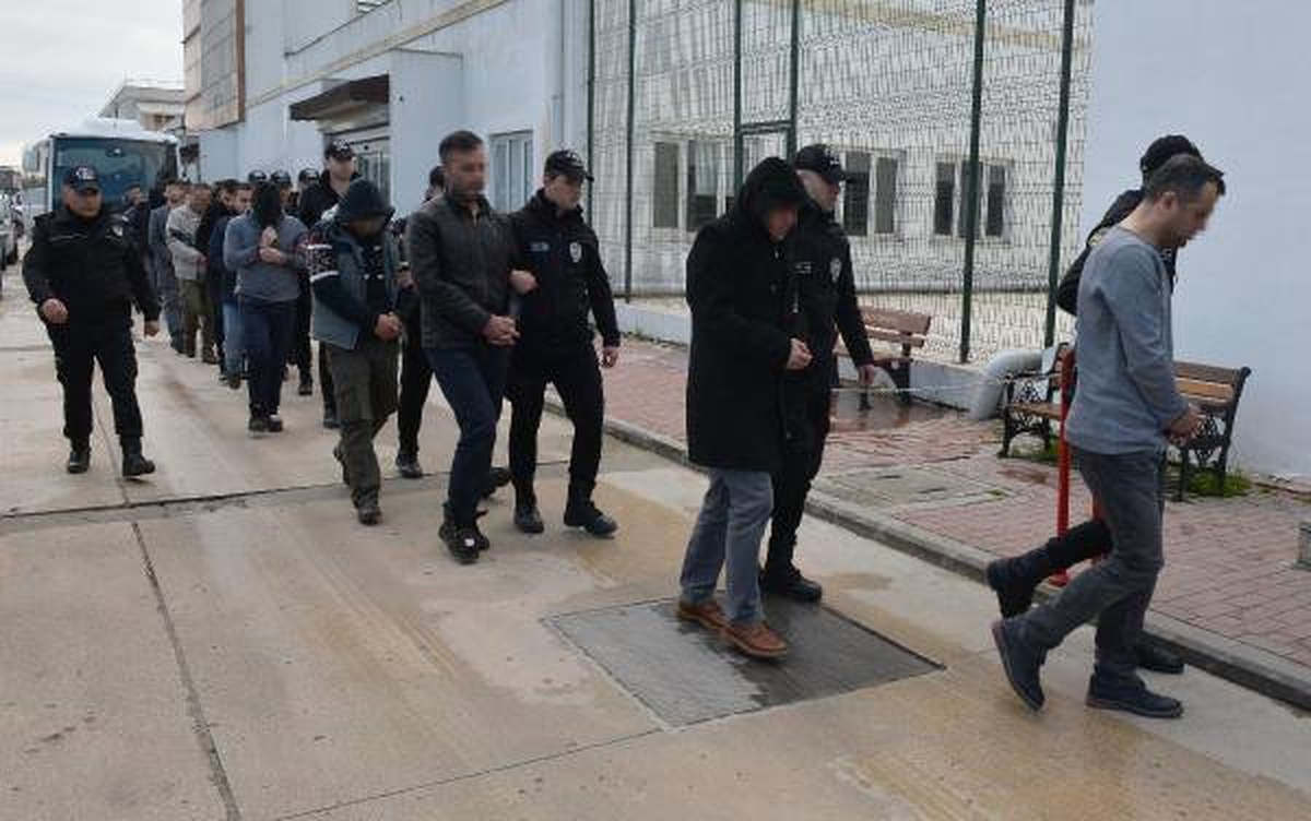 Adana\'da 16 Fetö Şüphelisi Adliyede