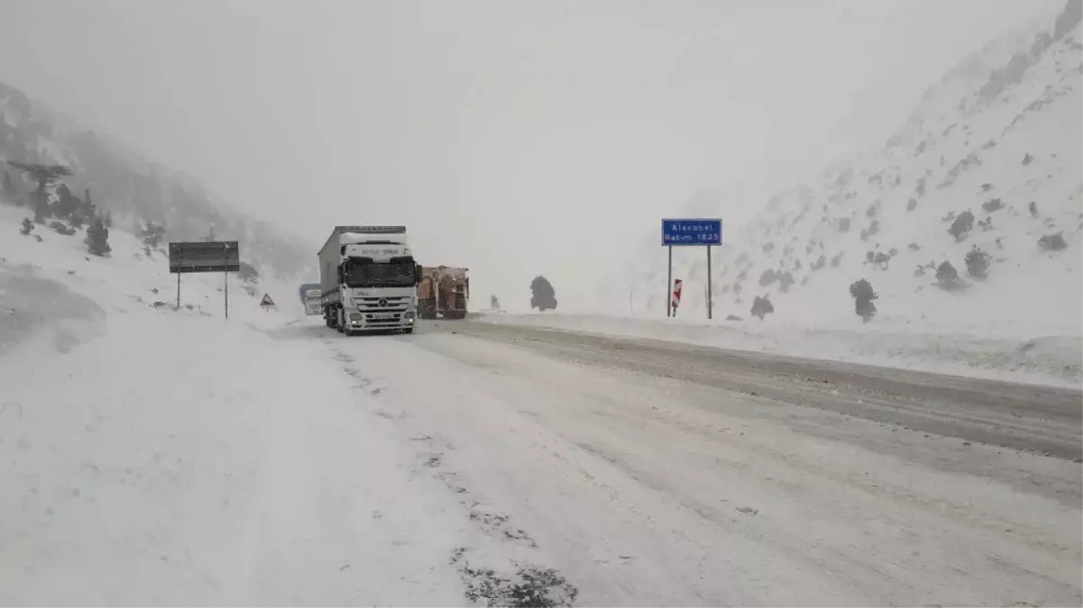 Antalya-Konya Karayolunda Kar Yağışı ve Tipi