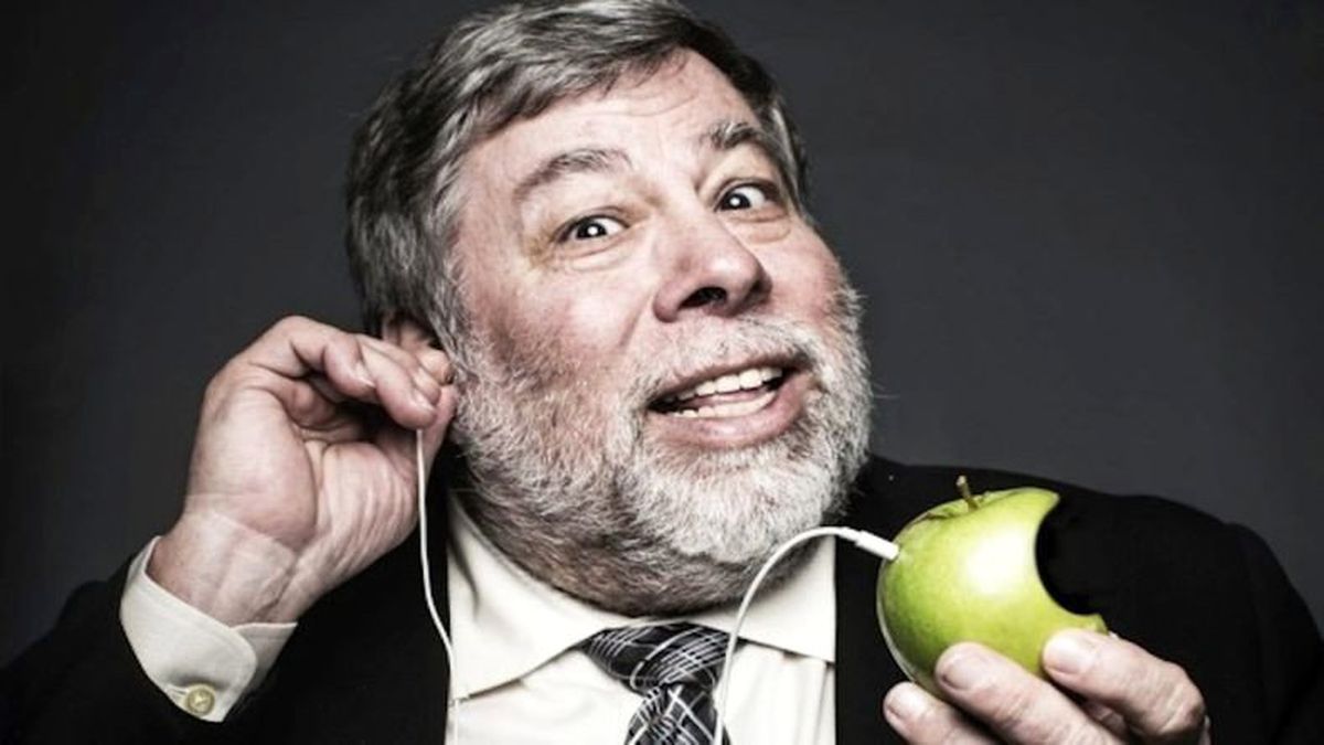 Apple\'ın Kurucularından Steve Wozniak: "Apple Acilen Katlanabilir Telefon Yapmalı"
