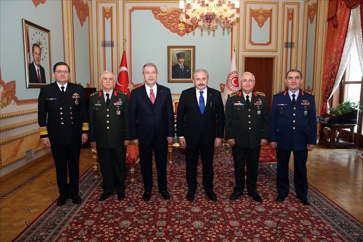 Bakan Akar ve Beraberindeki Komutanlardan TBMM Başkanı Şentop\'a Ziyaret