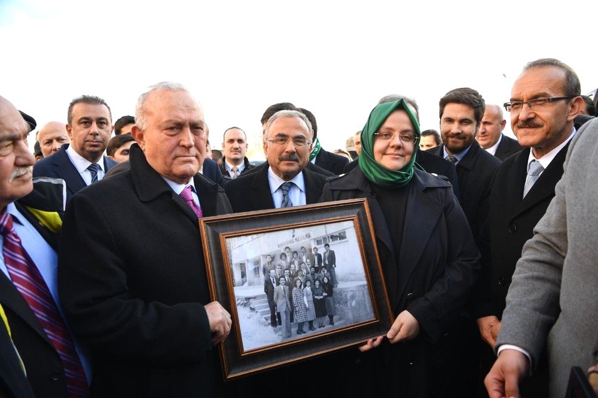 Bakan Selçuk Doğduğu Topraklarda Vatandaşlarla Buluştu