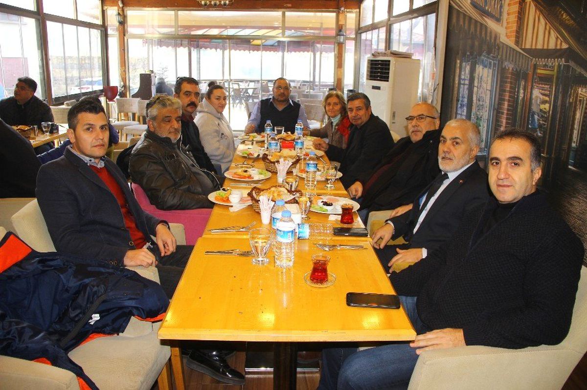 Balıkesir Gazeteciler Cemiyeti Yönetimi Edremitli Gazeteciler ile Bir Araya Geldi
