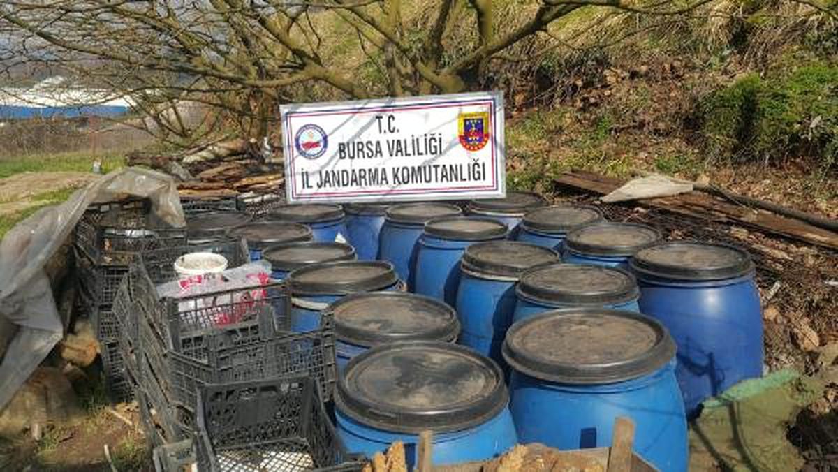 Bursa\'da Sahte Rakı Operasyonu