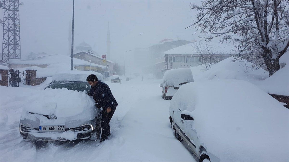 Elazığ ve Bingöl\'de Eğitime Kar Engeli