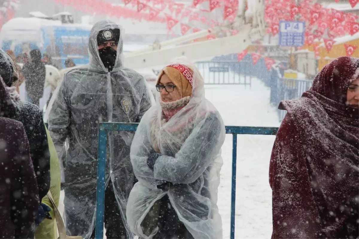 Erzurum Kar Altında Cumhurbaşkanı Erdoğan\'ı Bekliyor