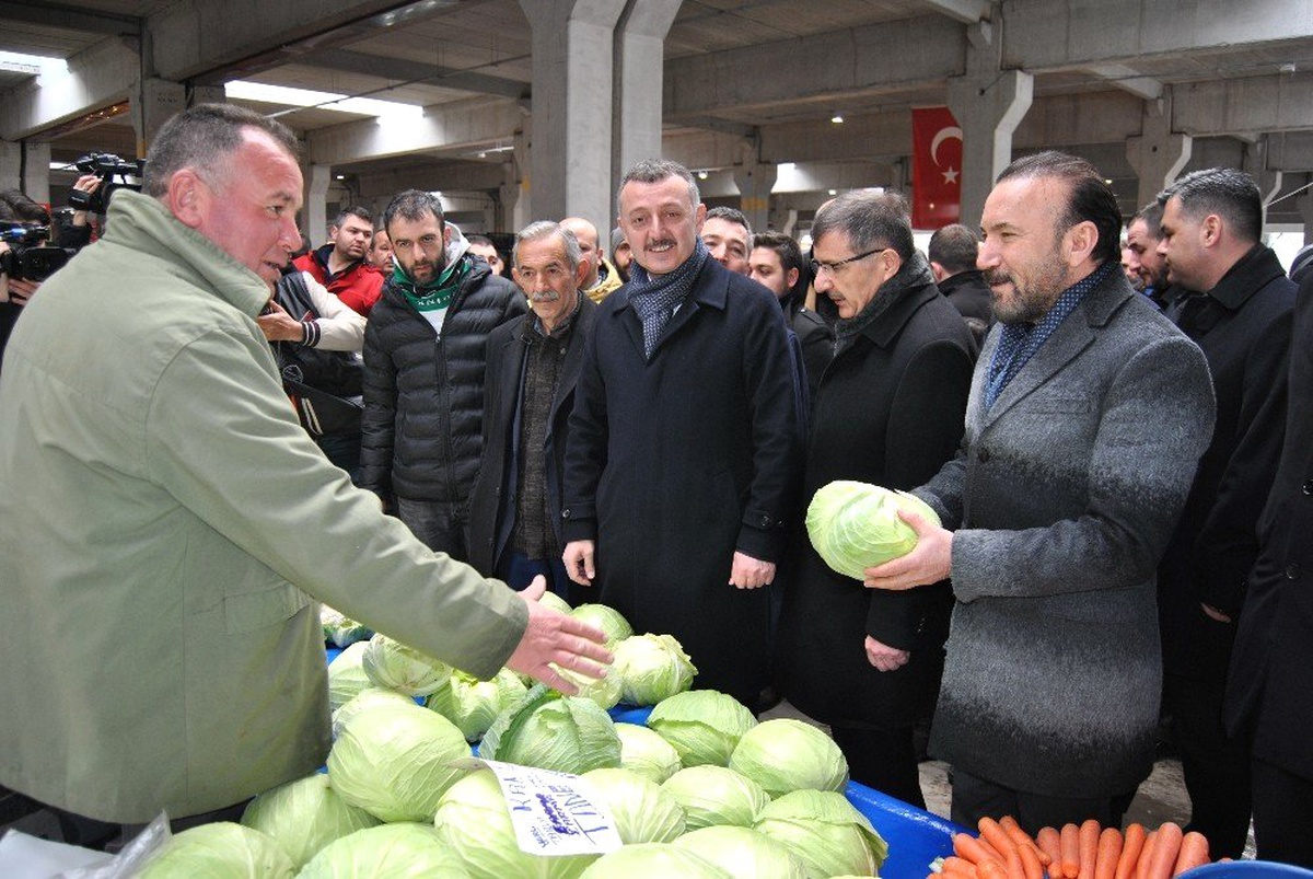 İzmit\'te Pazarcılara Yük Olmadan 50 Milyon TL\'lik Yatırım Yapıldı