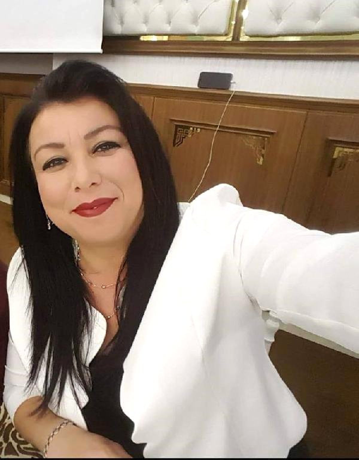 Kadın Muhtar, Otomobilinde Başından Vurulmuş Olarak Ölü Bulundu