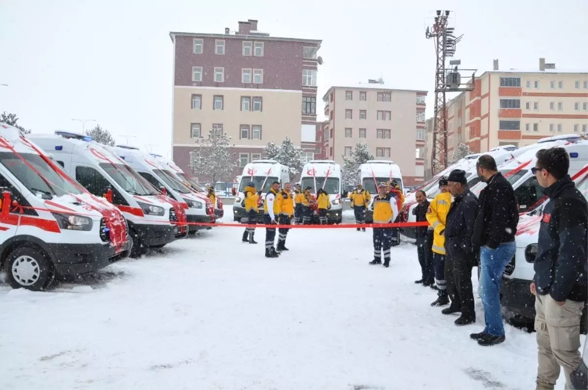 Kars\'ta Tam Donanımlı 11 Ambulans Hizmete Girdi