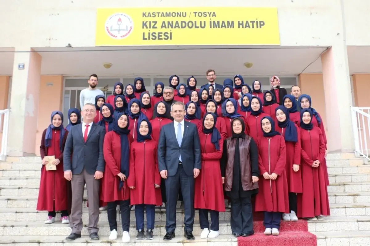 Kaymakam Deniz Pişkin: "Okuyan Bir Türkiye İçin, Okuyan Bir Tosya Hayalimiz Var"