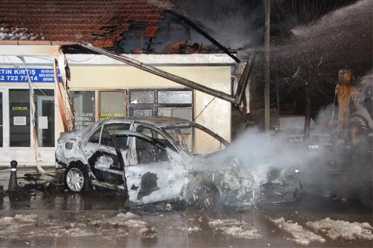 Kaza Sonrası Alev Topuna Dönen Otomobildeki İki Kişi Son Anda Kurtarıldı