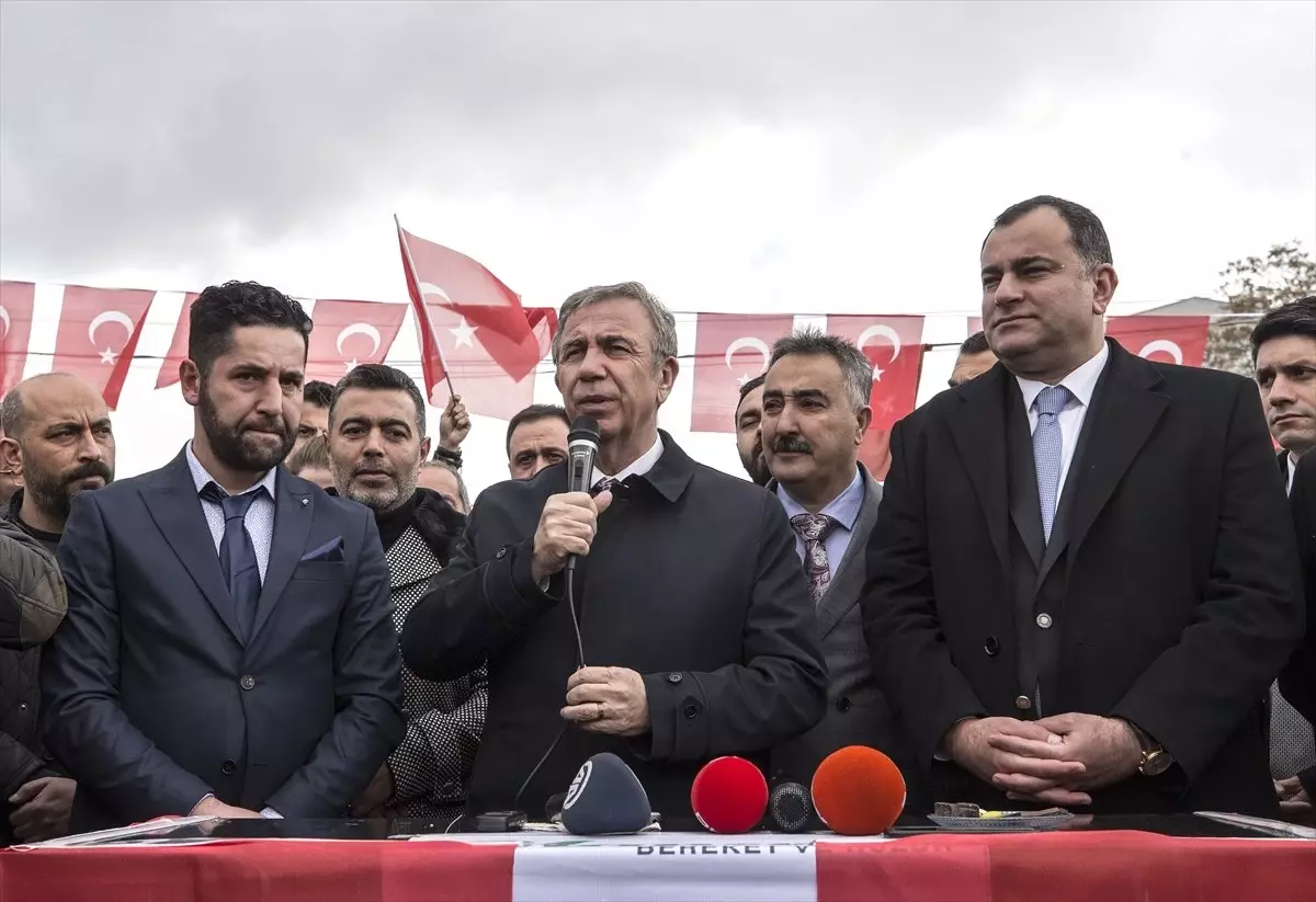 Mansur Yavaş, Maltepe Pazarı\'nı Ziyaret Etti