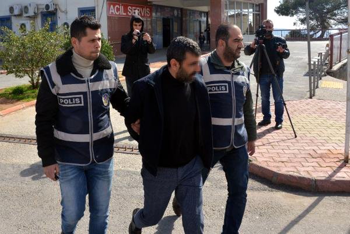 Metal Parçasını Kesip, Cep Telefonu Diye Sattı