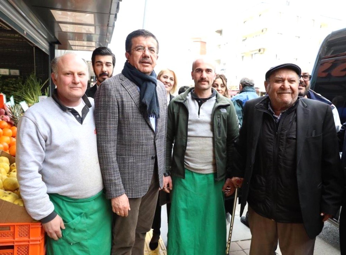 Nihat Zeybekci\'den Narlıdere\'de Esnaf Turu