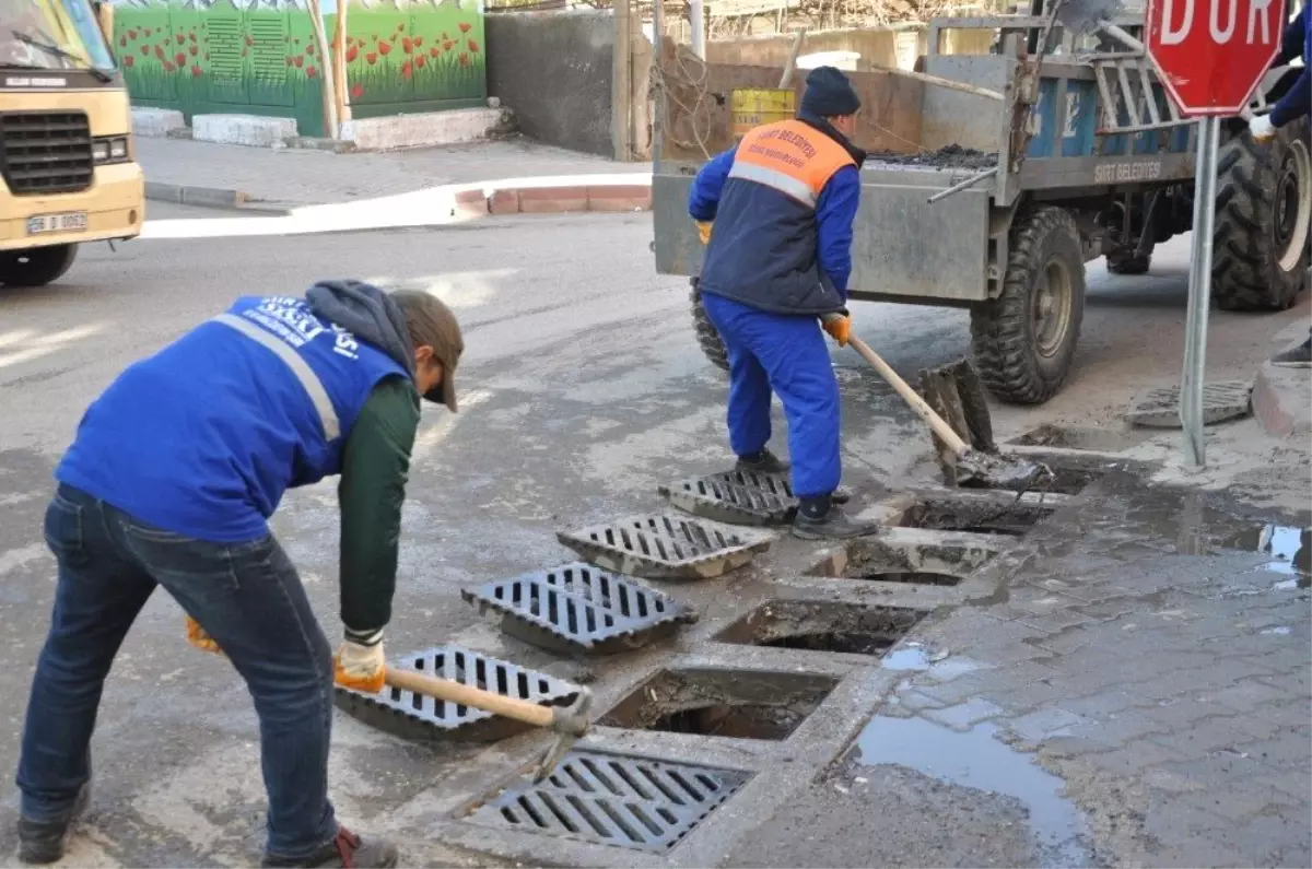 Siirt\'te Mazgal ve Rögarlar Temizleniyor