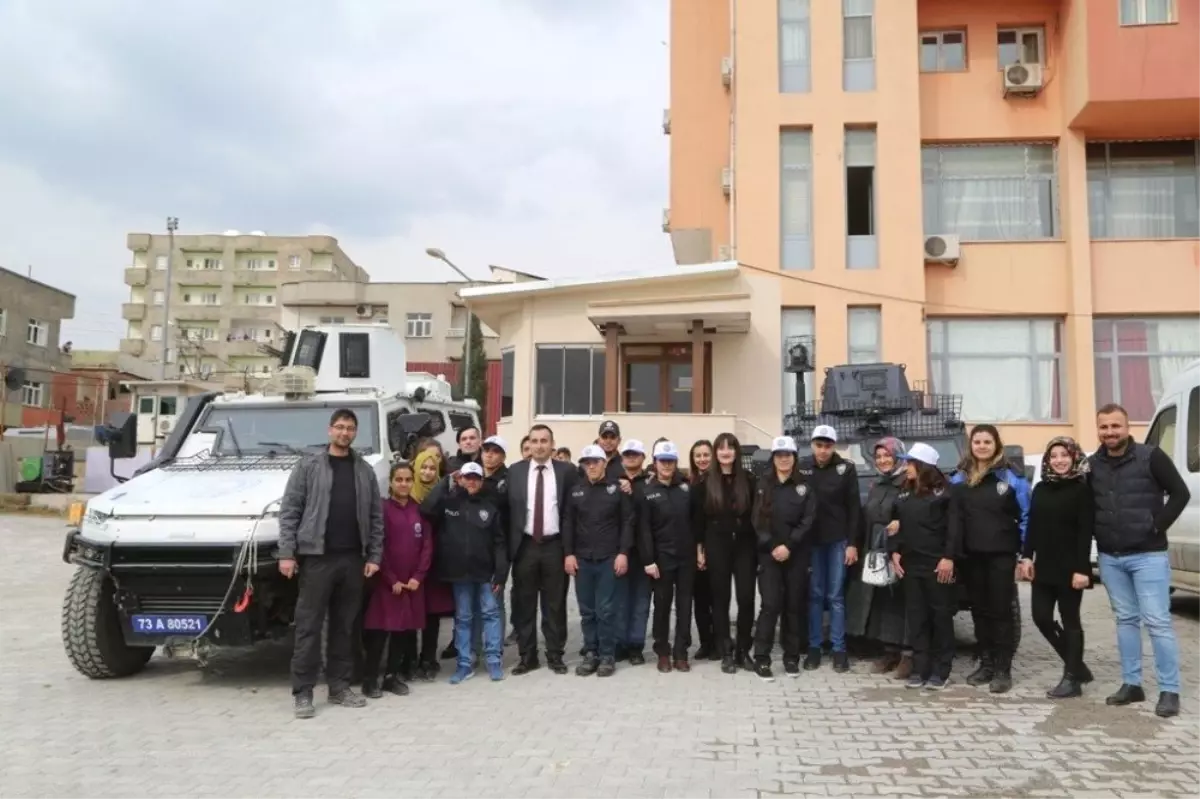 Şırnak\'ta Engelli Öğrenciler, Asker, Polis ve Doktor Kıyafeti Giyip Sınıflarda Öğretmenlik Yaptı