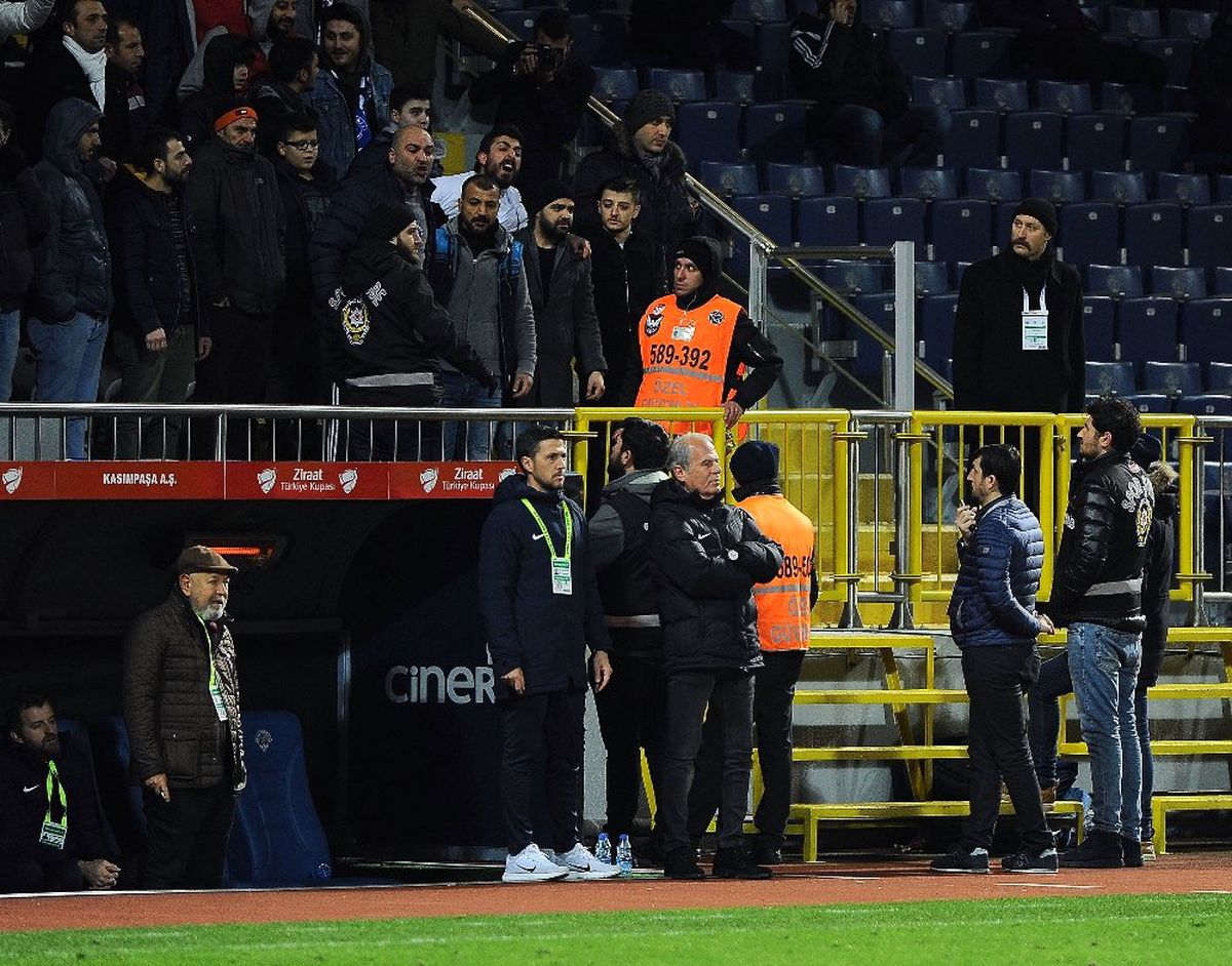 Taraftarlar Mustafa Denizli\'yi İstifaya Davet Etti