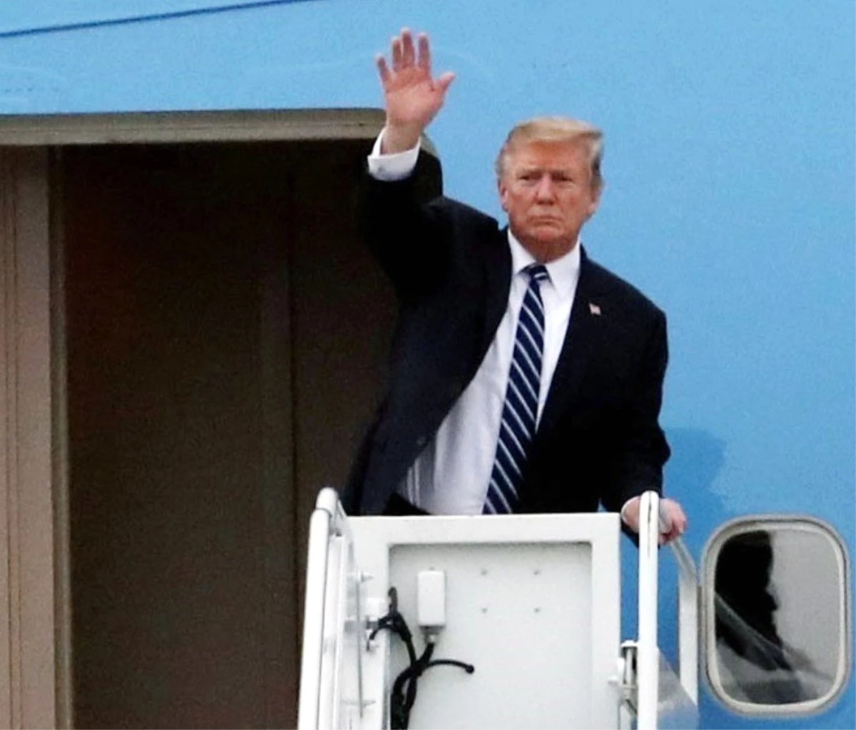Trump Vietnam\'dan Ayrıldı