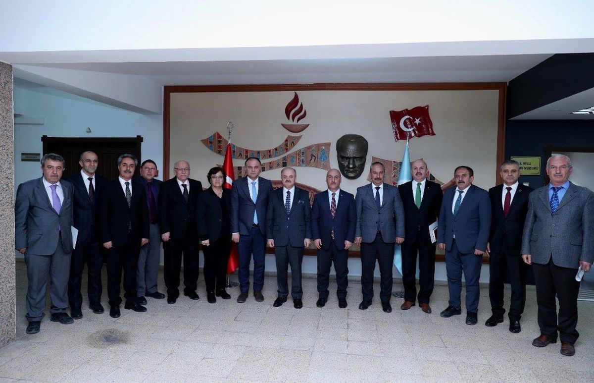 Vali Çakacak, İl Milli Eğitim Müdürlüğü\'nü Ziyaret Etti