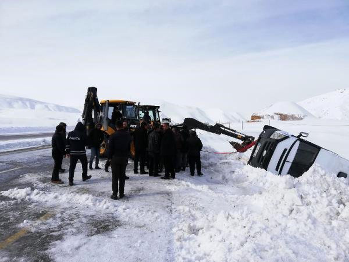 Van ve Bitlis\'te 432 Yerleşim Biriminin Yolu Kardan Kapandı