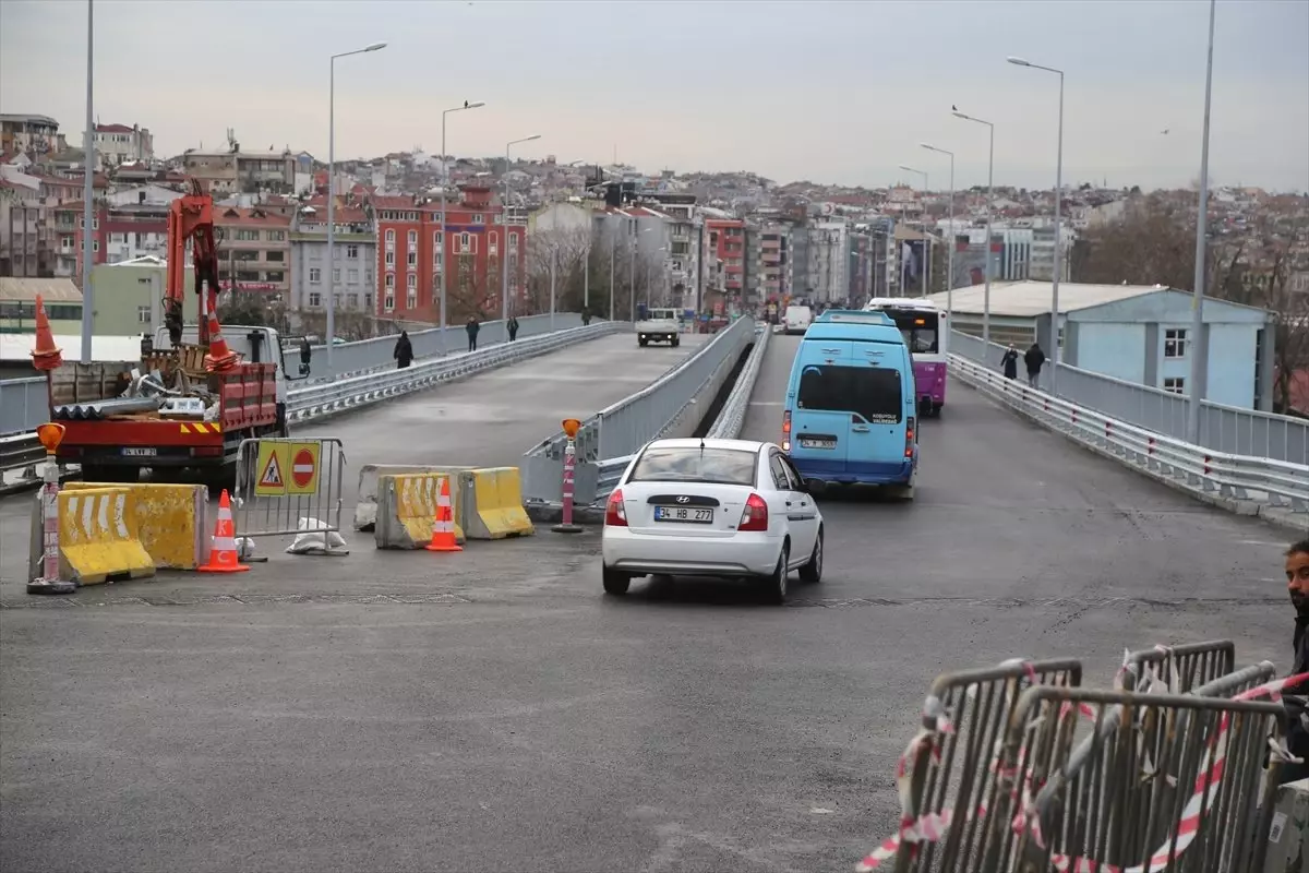 Haydarpaşa Köprüsü\'nün Bir Bölümü Yaya ve Araç Trafiğine Açıldı