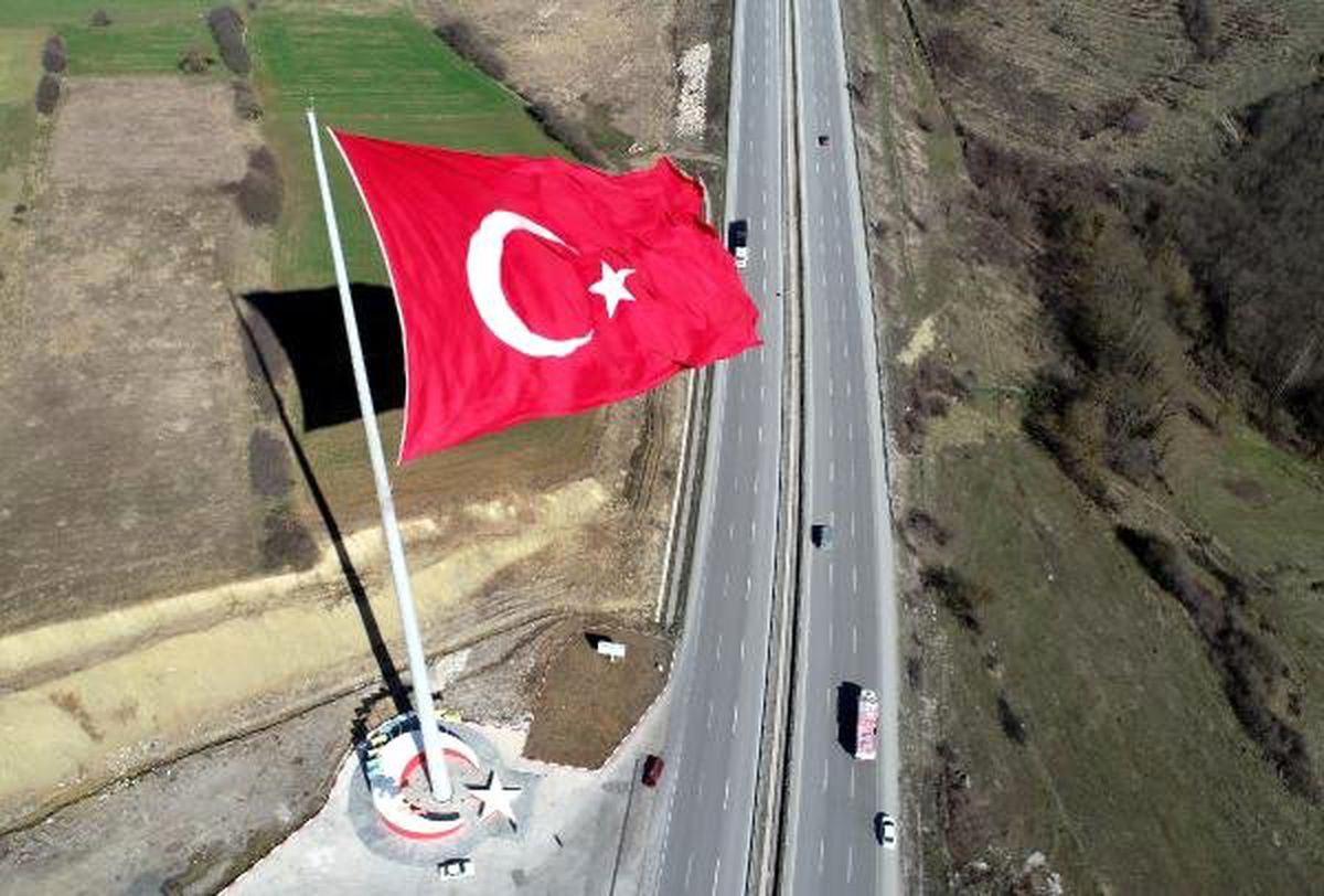 2 Bin Metrekarelik Türk Bayrağı, Samsun\'da Dalgalanıyor