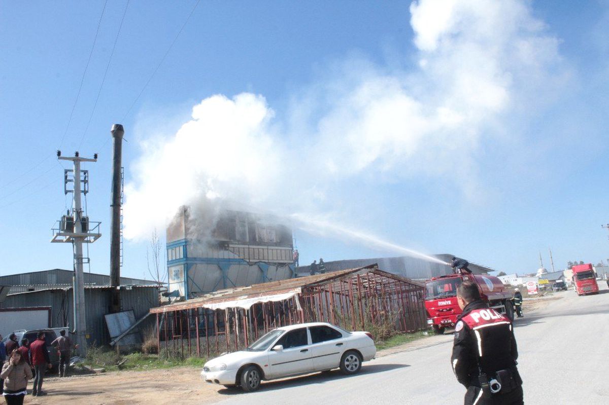 Ahşap Ürünler Fabrikasındaki Yangın Ucuz Atlatıldı
