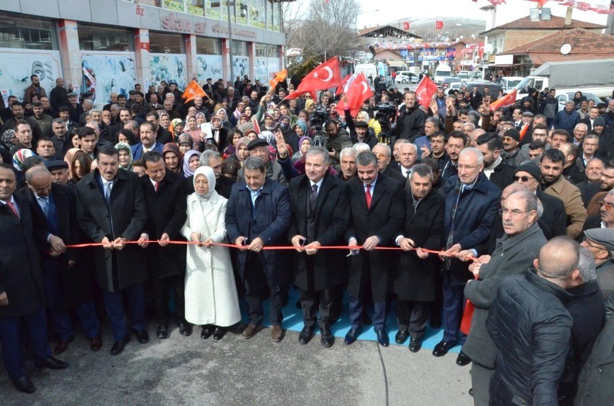 AK Parti Akçadağ Seçim Bürosuna Coşkulu Açılış