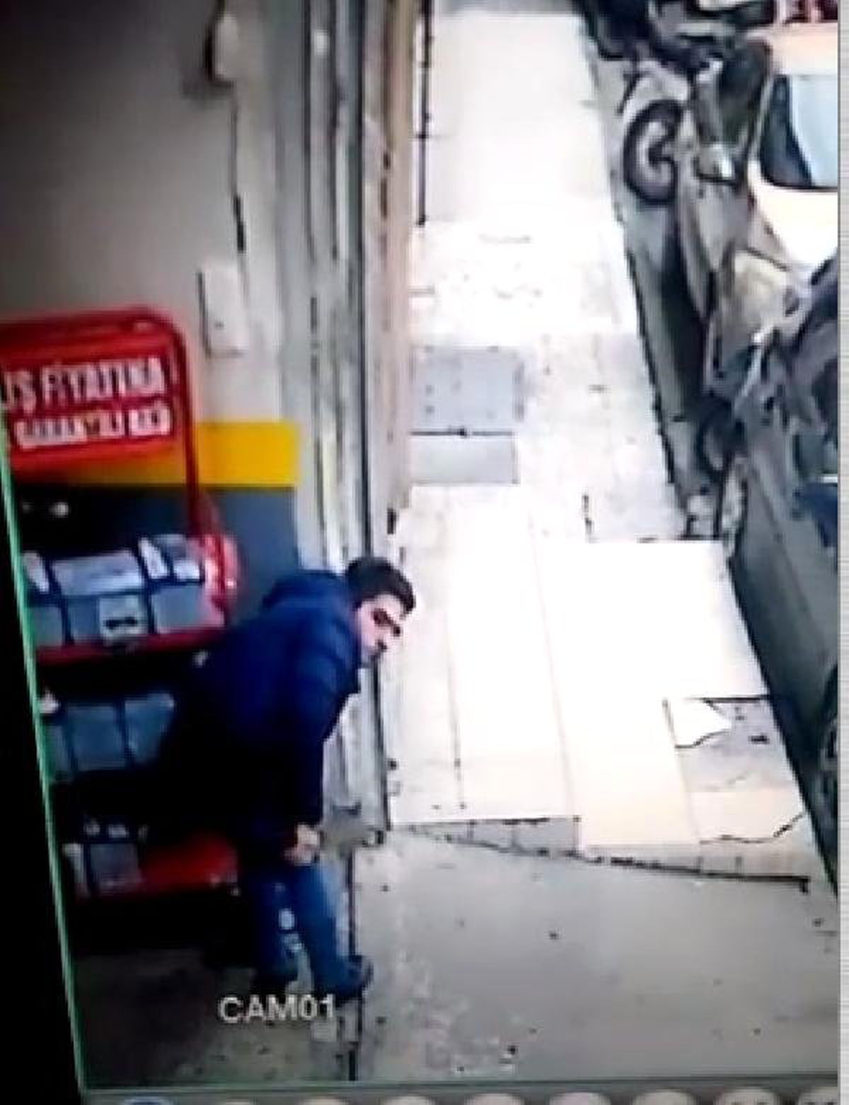 Akü Hırsızlığı Kamerada