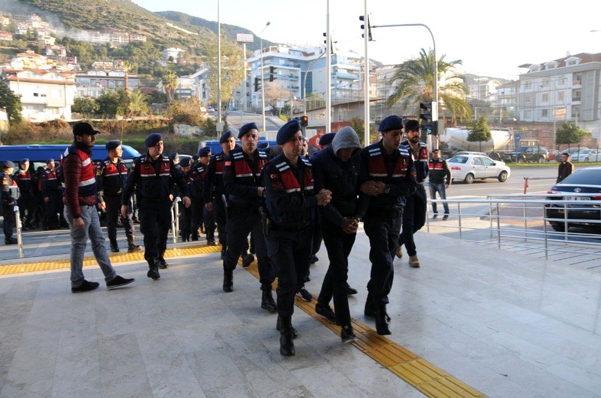 Alanya\'da Operasyonda Yakalanan 17 Şüpheli Adliyede