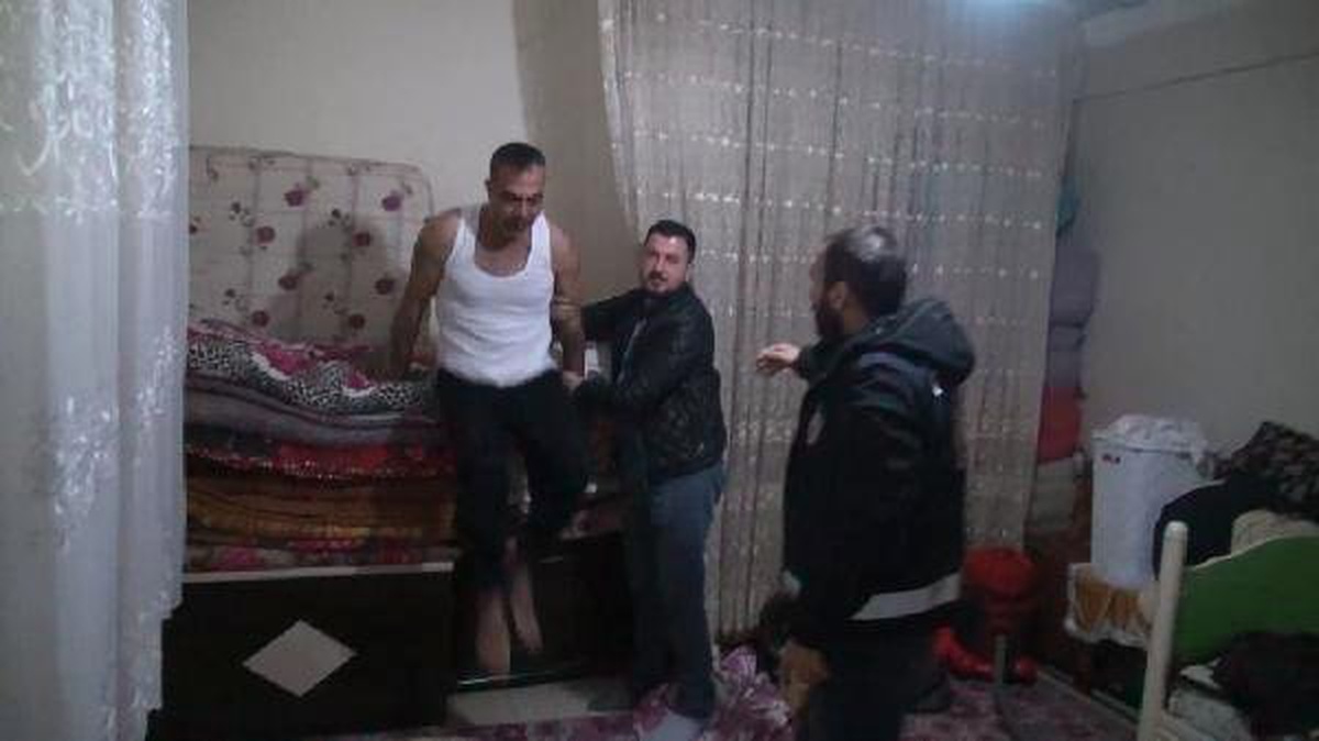 Aranan Şüpheliler Yatakların Altında Bulundu