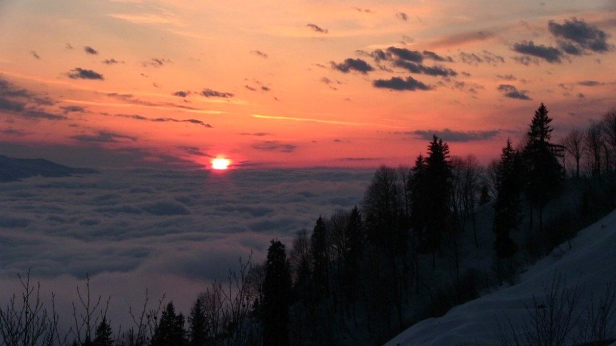 Artvin Camili\'den Bulut Denizinde Eşsiz Gün Batımı Manzarası