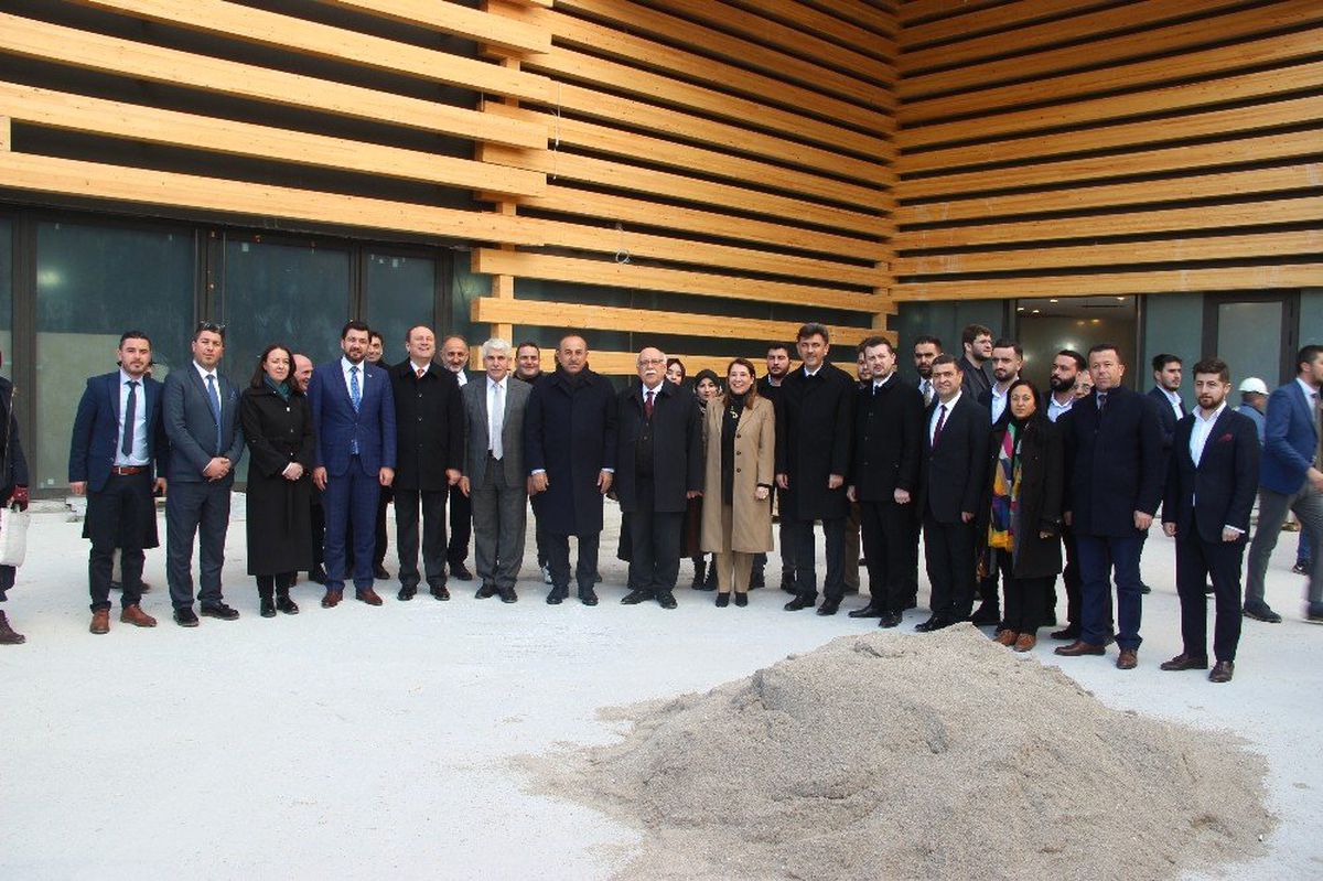 Bakan Çavuşoğlu\'ndan Modern Sanatlar Müzesi İncelemesi
