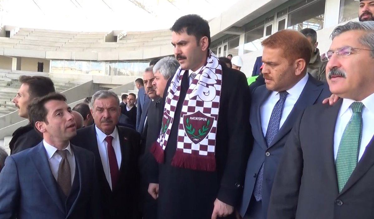 Bakan Kurum Hatay Stadyumu\'nda İncelemelerde Bulundu