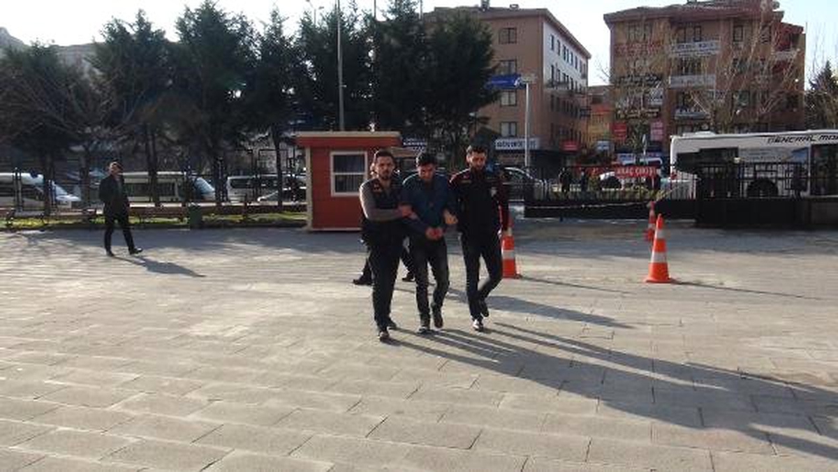Bakırköy Adliyesi\'ne  Baltayla Gelen Kişi Tutuklandı