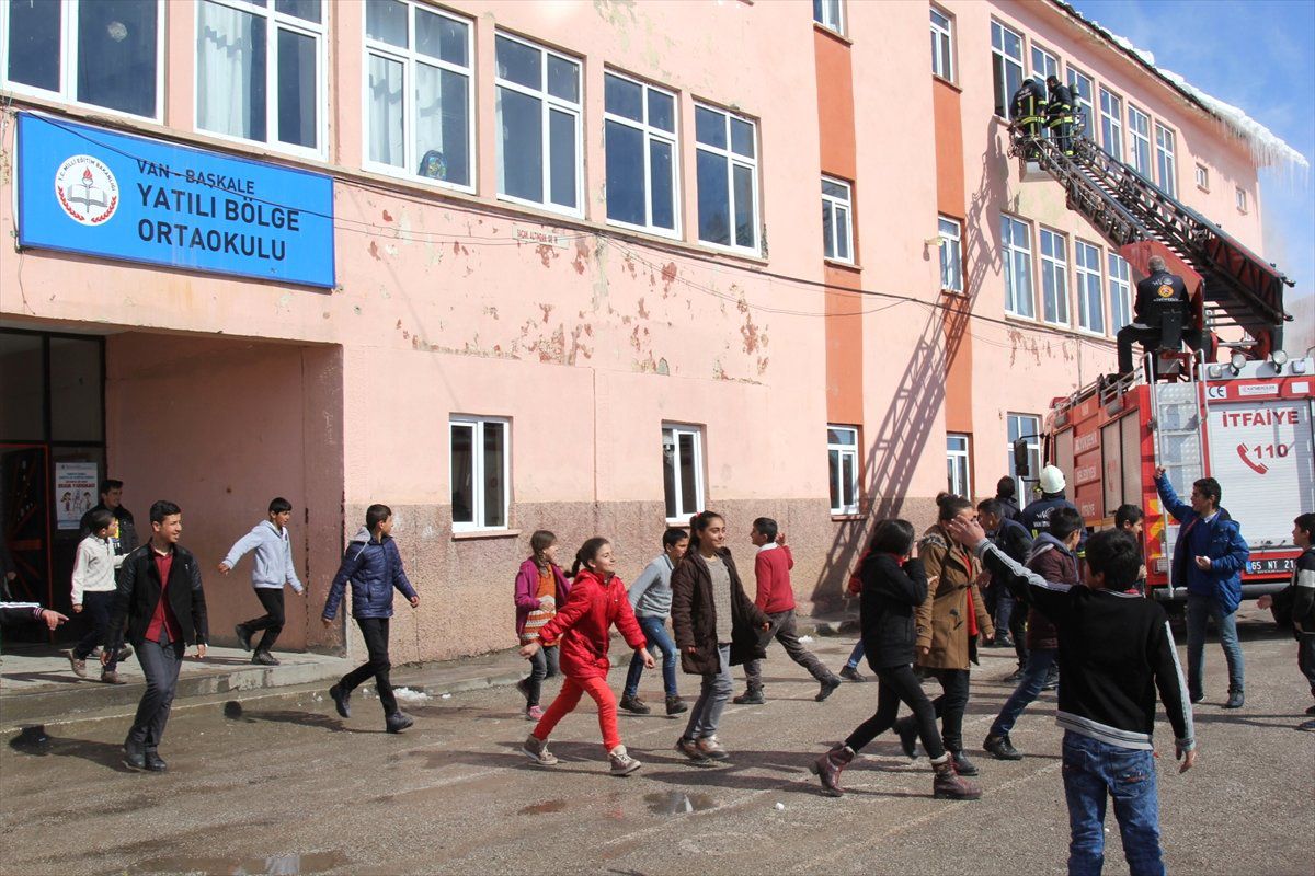 Başkale\'de Deprem ve Yangın Tatbikatı