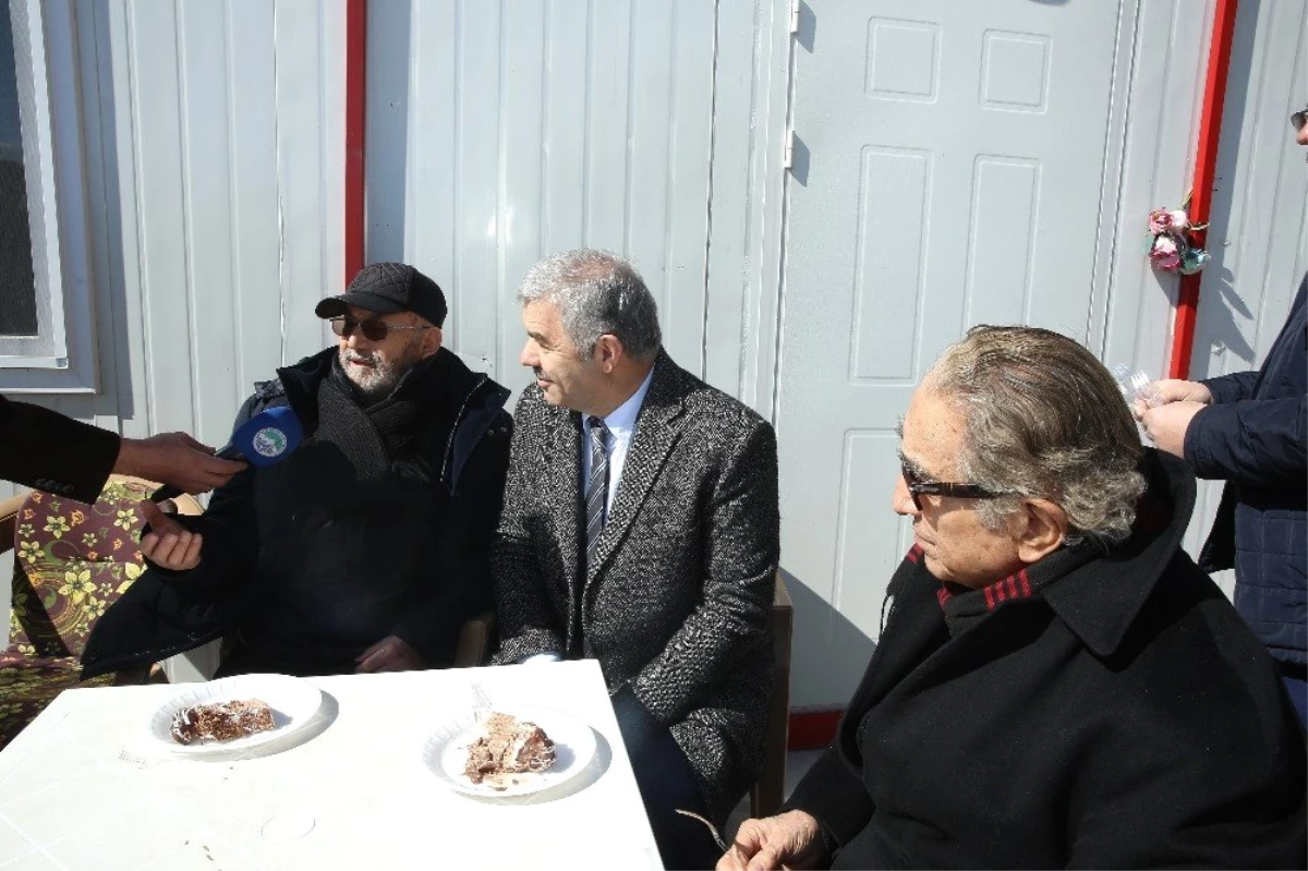 Başkan Çelik, Hayırsever Osman Ulubaş\'a Doğum Günü Sürprizi Yaptı