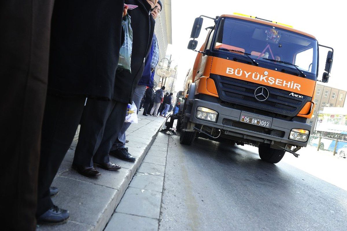 Başkent Köşe Bucak Temizleniyor
