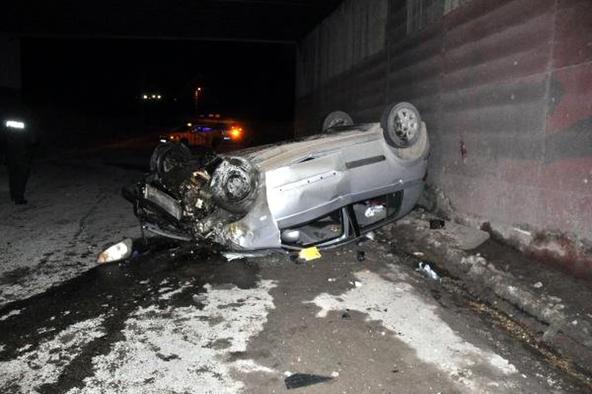 Başkent\'te Bir Saatte İki Trafik Kazası: 2\'si Ağır 3 Yaralı