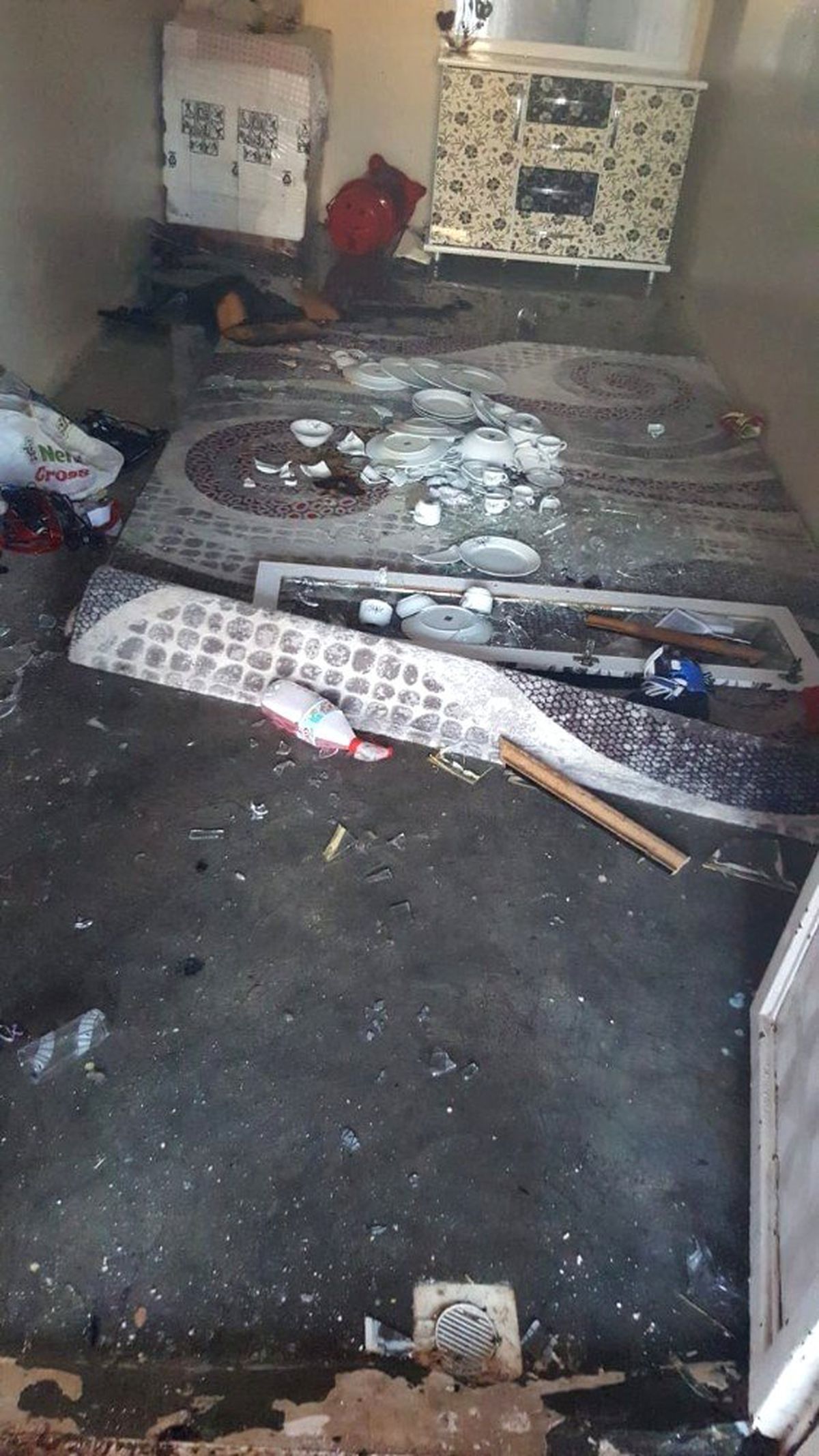 Cinnet Geçirdi, Evi Ateşe Verdi