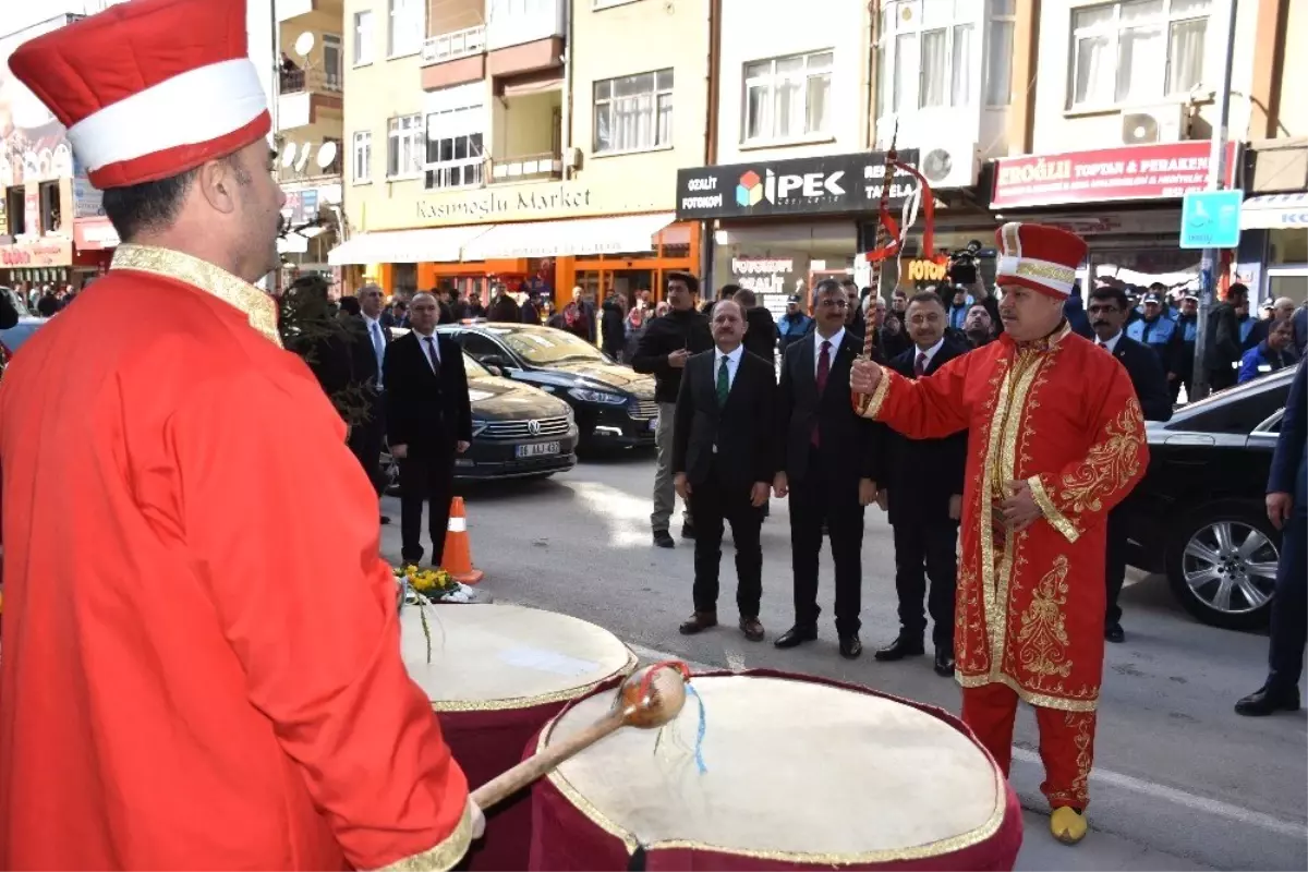 Cumhurbaşkanı Yardımcısı Oktay\'a Mehterli Karşılama