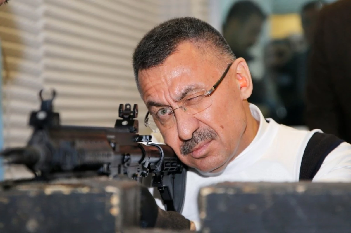 Cumhurbaşkanı Yardımcısı Oktay, Yerli Silahla Atış Yaptı
