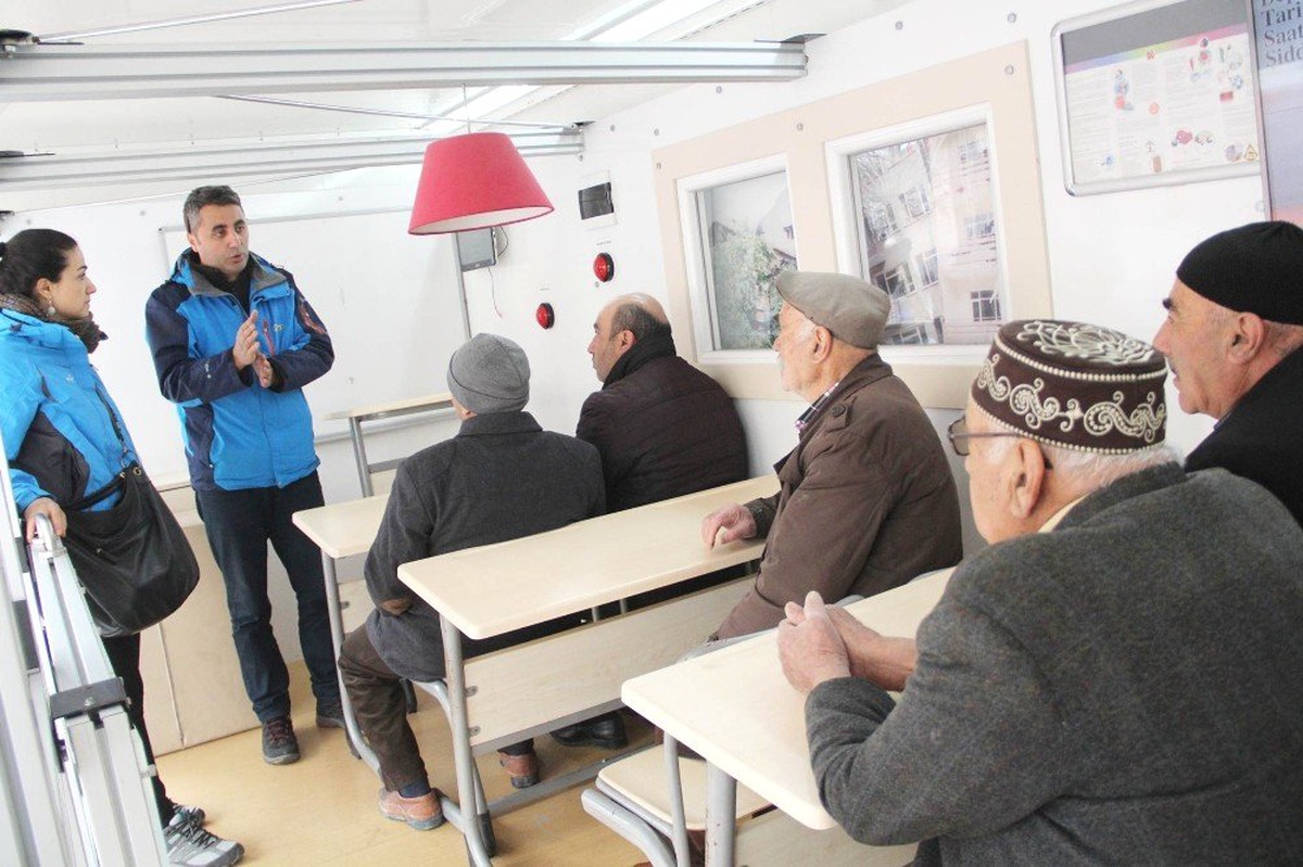 Depremi Simülasyon Tırında Yaşadılar