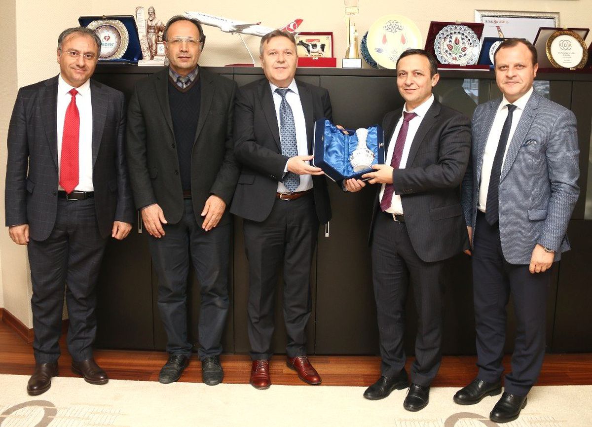 Erü Rektörü Çalış, Türkiye\'den İlk Defa ABD\'ye Teknoloji Transferi Yapan Prof. Dr. Başaran\'ı Tebrik...