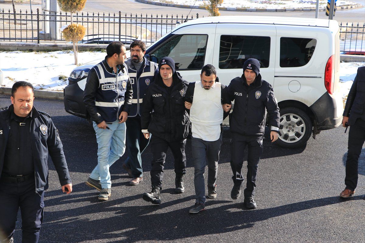 Evinde Öldürülen Kişinin Katil Zanlıları Eşi ile 2 Arkadaşı Çıktı